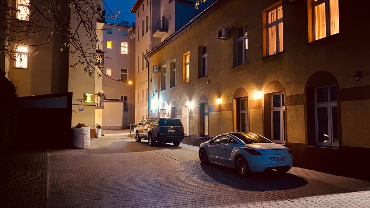 Zabrze, W Centrum Z Prywatnym Parkingiem * Zabrze